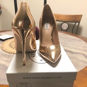 Patent leather rose gold pumps